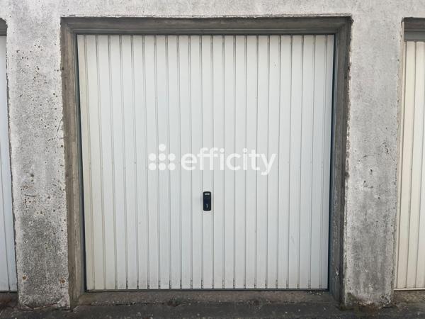 Appartement
         2 pièces
        - 55 m² 110 000 € *
