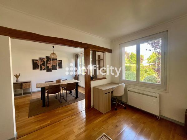 Appartement
         2 pièces
        - 55 m² 110 000 € *