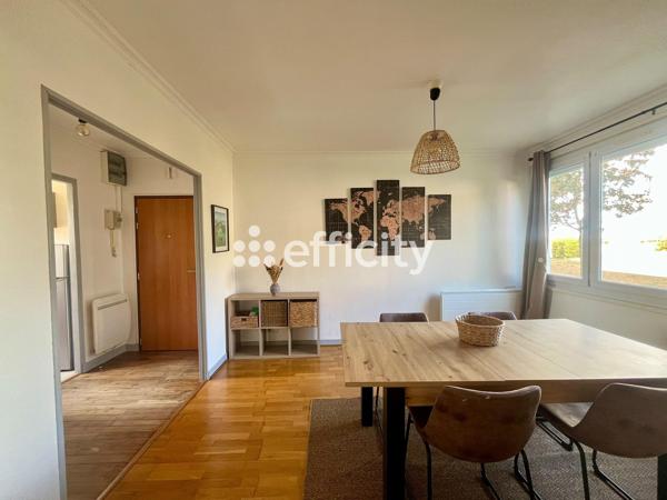 Appartement
         2 pièces
        - 55 m² 110 000 € *