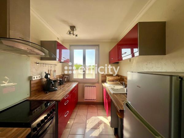 Appartement
         2 pièces
        - 55 m² 110 000 € *