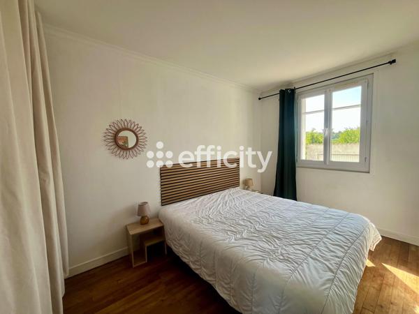Appartement
         2 pièces
        - 55 m² 110 000 € *