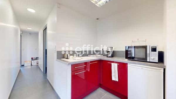 Local Commercial 3 pièces - 79 m²