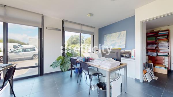 Local Commercial 3 pièces - 79 m²