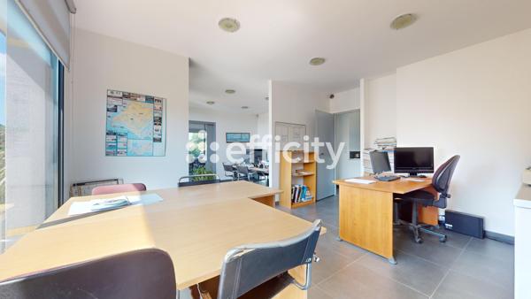 Local Commercial 3 pièces - 79 m²