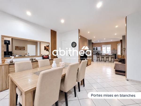 UNE MAISON FAMILIALE AUX VOLUMES GÉNÉREUX ET AUX NOMBREUX ATOUTS