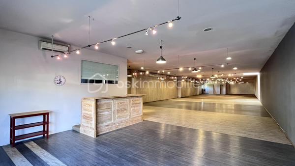 Local commercial de 1 039 m²