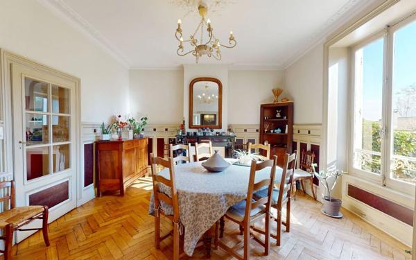 Maison à vendre    7 pièces •  Trévoux