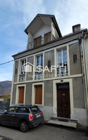 Centre Luchon - Maison 160 m² + 2 appartements à rénover avec jardin