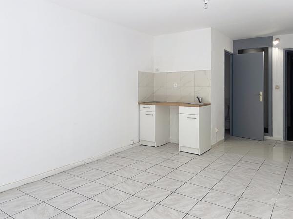 Nîmes (30000) Studio avec terrasse à Nîmes, idéal investisseur