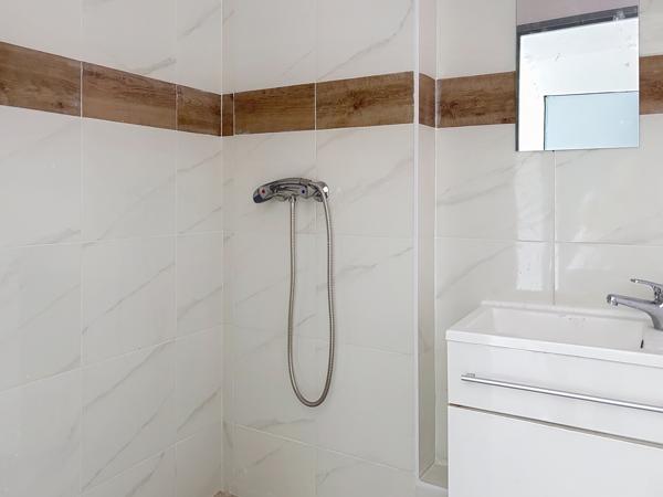 Nîmes (30000) Studio avec terrasse à Nîmes, idéal investisseur