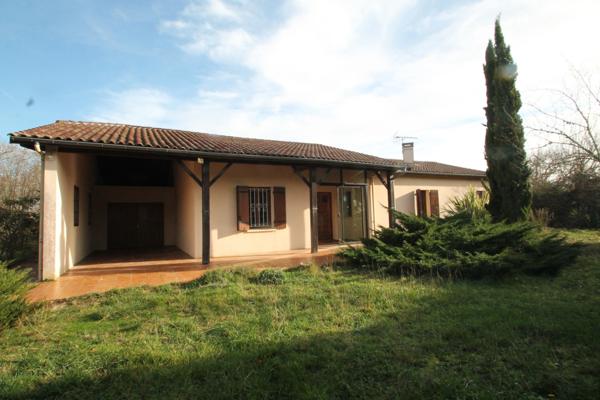 Dpt Lot et Garonne (47), à vendre DAMAZAN maison P4 de 140 m² -Garage- Terrain de 13 389,00 m² - Plain pied