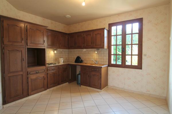 Dpt Lot et Garonne (47), à vendre DAMAZAN maison P4 de 140 m² -Garage- Terrain de 13 389,00 m² - Plain pied