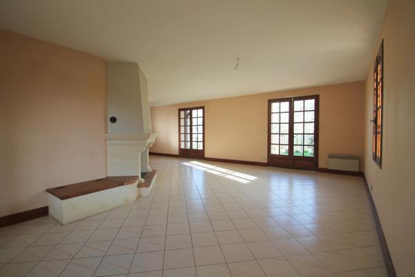 Dpt Lot et Garonne (47), à vendre DAMAZAN maison P4 de 140 m² -Garage- Terrain de 13 389,00 m² - Plain pied