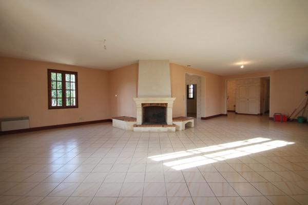 Dpt Lot et Garonne (47), à vendre DAMAZAN maison P4 de 140 m² -Garage- Terrain de 13 389,00 m² - Plain pied