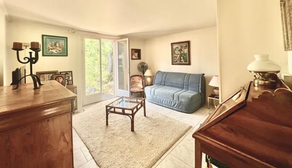 Villa de plain pied 3 pièces principales et un studio indépendant de 30 m² sur un terrain de 1700 m²