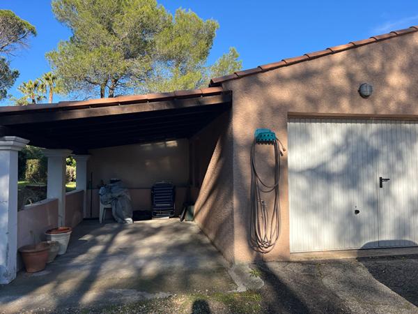 Villa de plain pied 3 pièces principales et un studio indépendant de 30 m² sur un terrain de 1700 m²