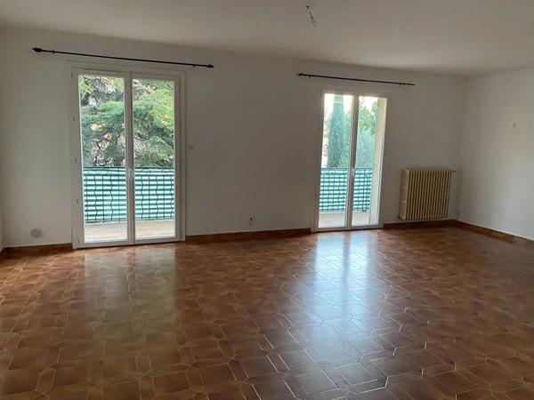 Location Appartement 4 pièces 94 m2 à Salon-de-Provence