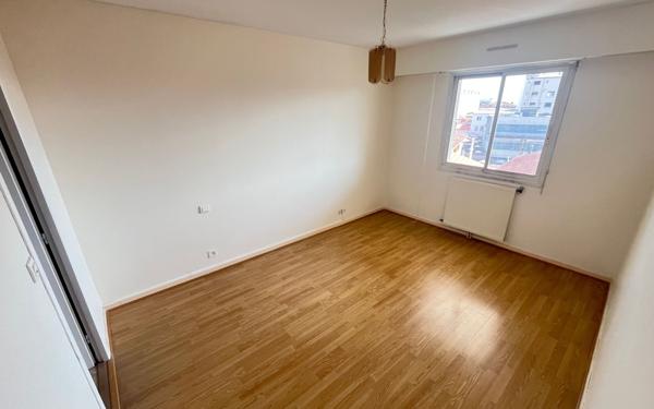 Appartement à vendre    3 pièces • 84 m2 Dax