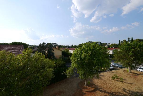Dernier étage avec vue dégagée !