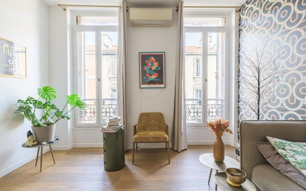 Appartement à vendre    3 pièces • 80 m2 Marseille 2