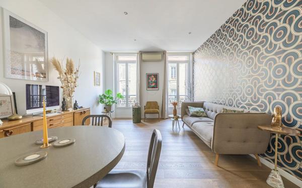 Appartement à vendre    3 pièces • 80 m2 Marseille 2