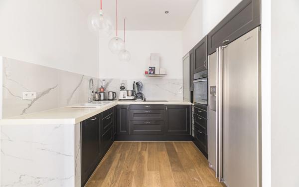 Appartement à vendre    3 pièces • 80 m2 Marseille 2