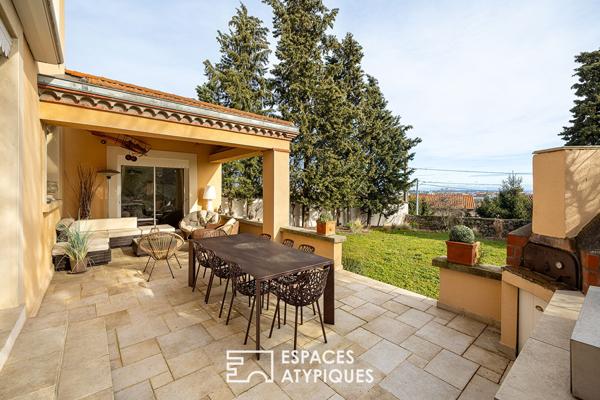Ancienne bastide rénovée avec piscine et vue