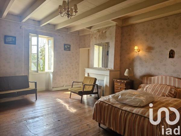 Maison 7 pièces de 187 m² à Lamothe-Montravel (24230)