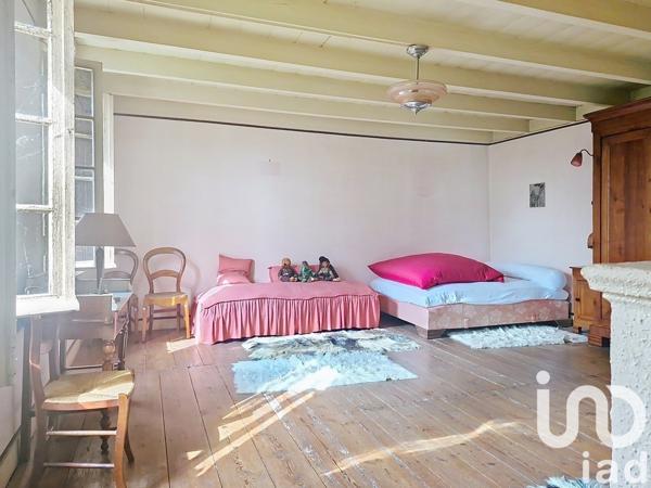 Maison 7 pièces de 187 m² à Lamothe-Montravel (24230)