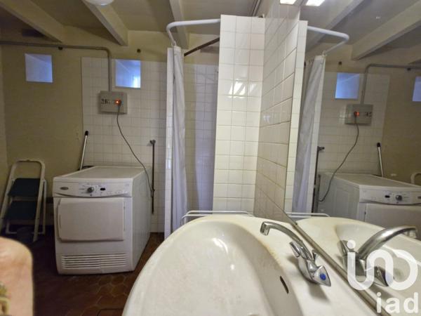 Maison 7 pièces de 187 m² à Lamothe-Montravel (24230)