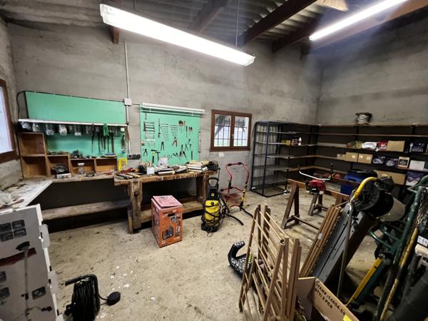 GARAGE 71 m² sur TERRAIN 1848 m²