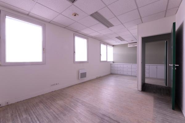 PAU (64) - Place de Verdun - À vendre bureaux de 235m2