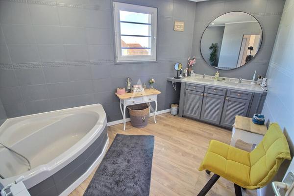 À VENDRE CABESTANY VILLA T5 DE 160 M² AVEC PISCINE SUR TERRAIN 3 FACES DE 400 M²