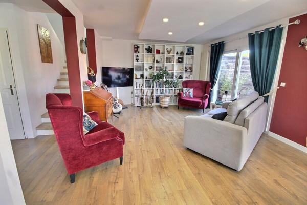 À VENDRE CABESTANY VILLA T5 DE 160 M² AVEC PISCINE SUR TERRAIN 3 FACES DE 400 M²