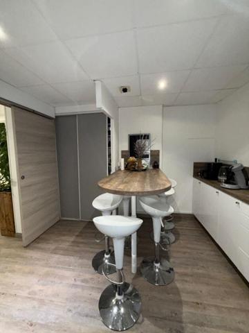 A vendre murs Locaux d'activité Montfavet  (84170) 193 m2, coworking médical , location de salles