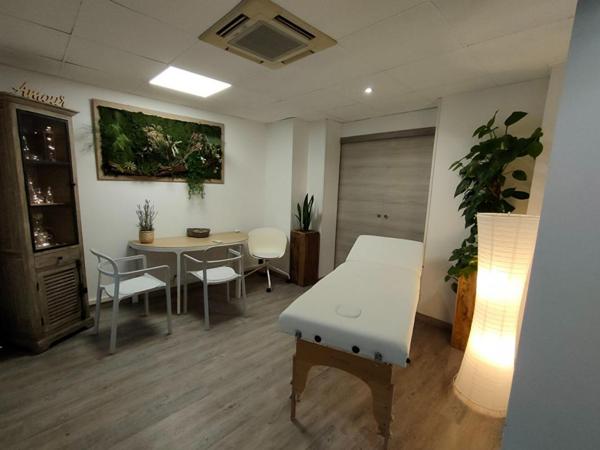 A vendre murs Locaux d'activité Montfavet  (84170) 193 m2, coworking médical , location de salles