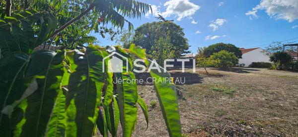 Terrain constructible d’environ 500 m² – emplacement calme.
