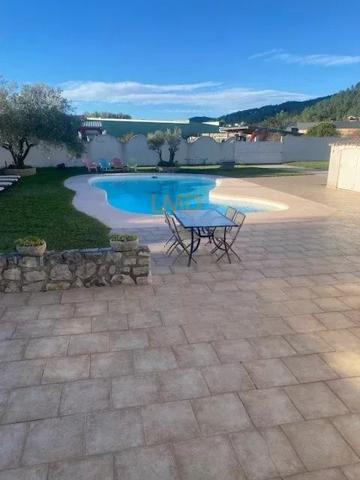 Très belle maison de caractère.