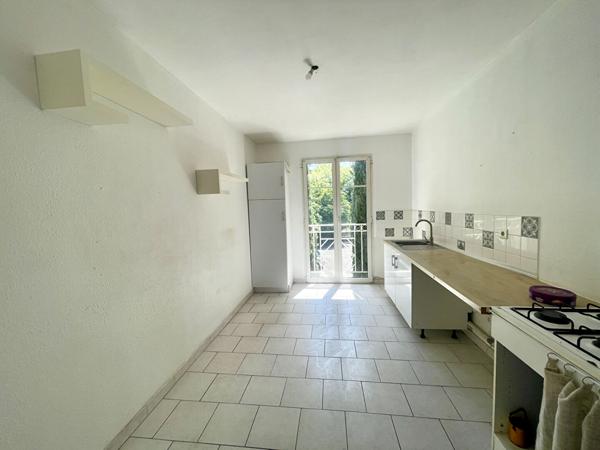 Appartement  T3 100m2  avec cave et stationnement