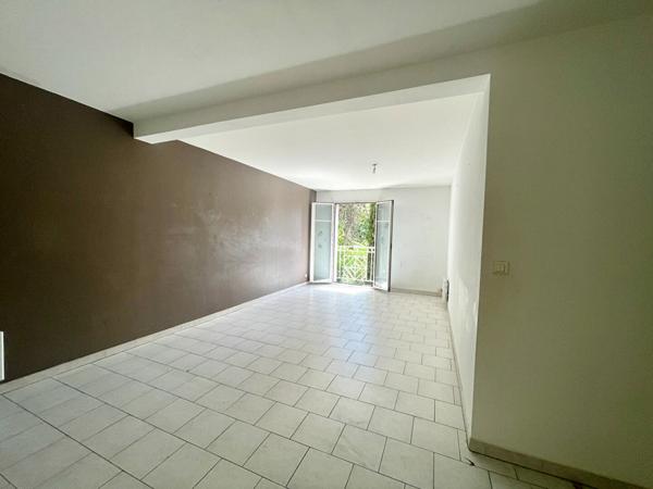 Appartement  T3 100m2  avec cave et stationnement