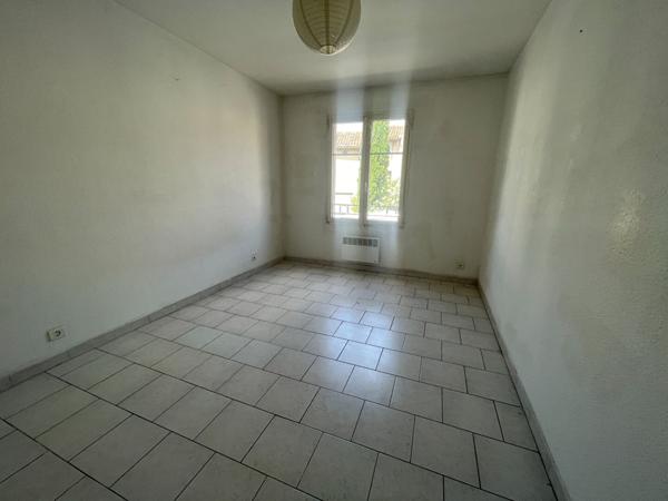Appartement  T3 100m2  avec cave et stationnement