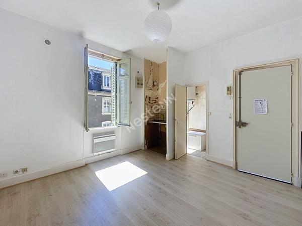 Appartement 2 pièces à vendre à Poitiers - Dans Charmant immeuble ancien entre centre ville et faculté quartier Pont neuf