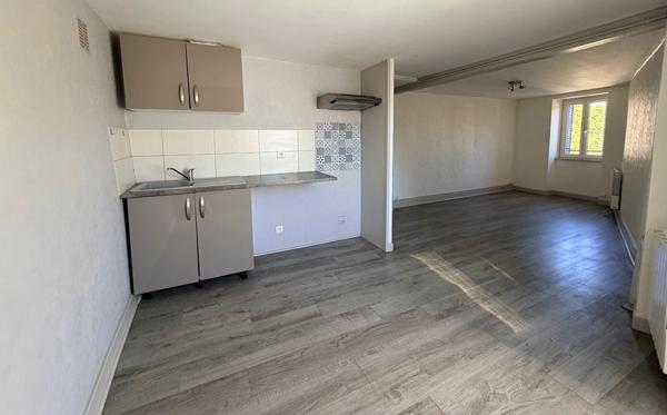 Immeuble de 5 appartements, 2 garages  et 2 greniers à Saint Nectaire