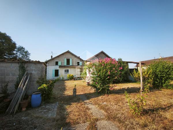 Maison à rénover avec grands volumes et dépendances ? Fort potentiel