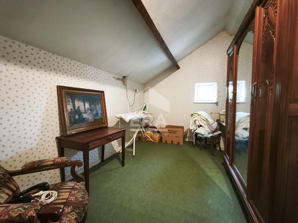 Maison à rénover avec grands volumes et dépendances ? Fort potentiel