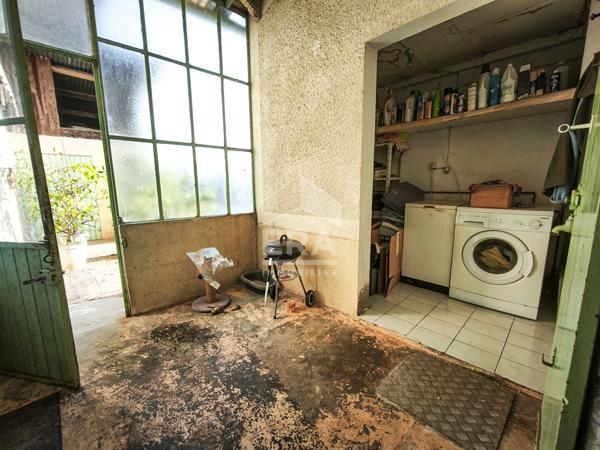 Maison à rénover avec grands volumes et dépendances ? Fort potentiel