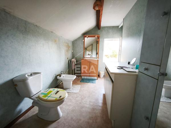Maison à rénover avec grands volumes et dépendances ? Fort potentiel