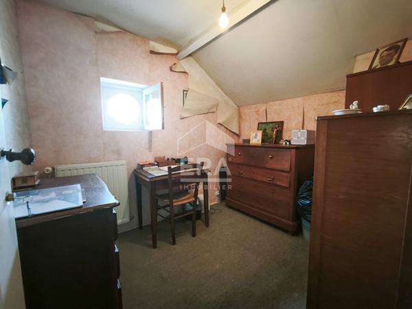 Maison à rénover avec grands volumes et dépendances ? Fort potentiel