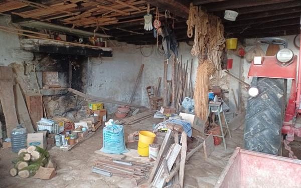 Maison à vendre    2 pièces •  Azerables