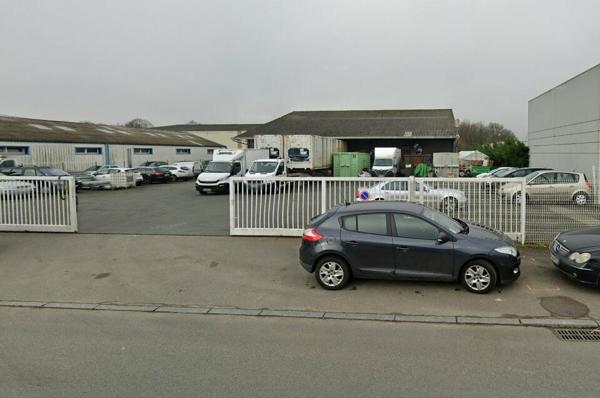 Local d'activites 765 m² à louer CARQUEFOU (réf : 44.018688)